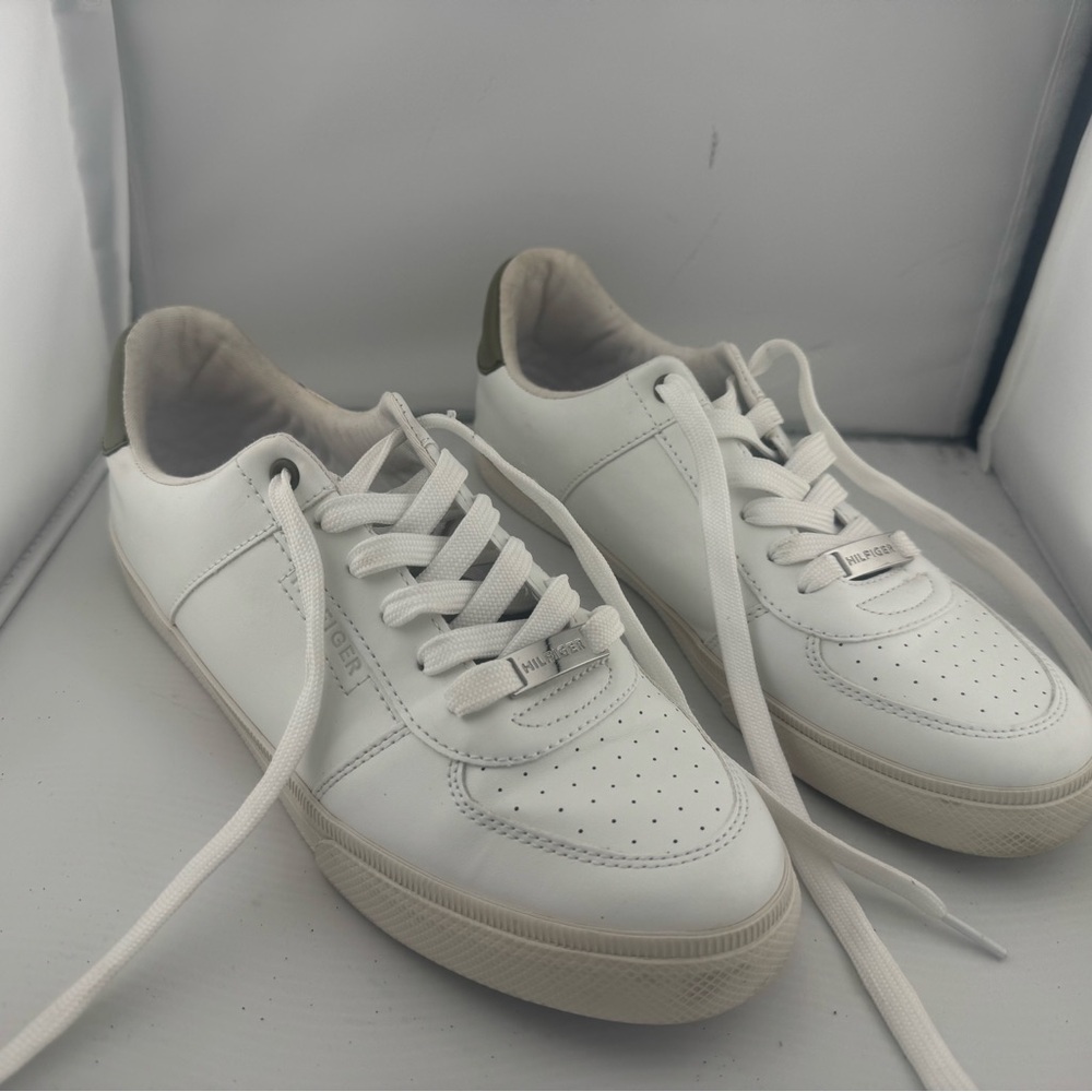 Tommy Hilfiger White Leather Sneakers 9 1/2 M